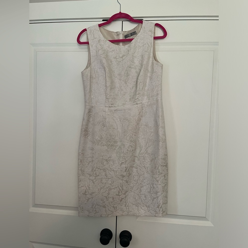 Hallhuber Donna - Formal Jacquard Dress in Champagne. EUC. Size EU40.